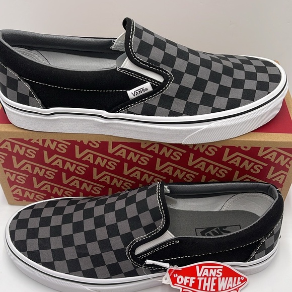 Vans Men’s Classic Slip-On Black/Pewter Checkerboard
VN000EYEBPJ
Sneakers - Picture 2 of 16